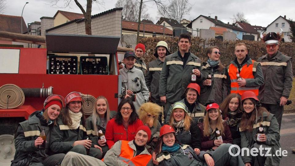 „Brand löschen, das können wir. Wir nehmen kein Wasser sondern Bier“ behaupten die Männer und Frauen der Feuerwehr Racklberg. Bild: sön