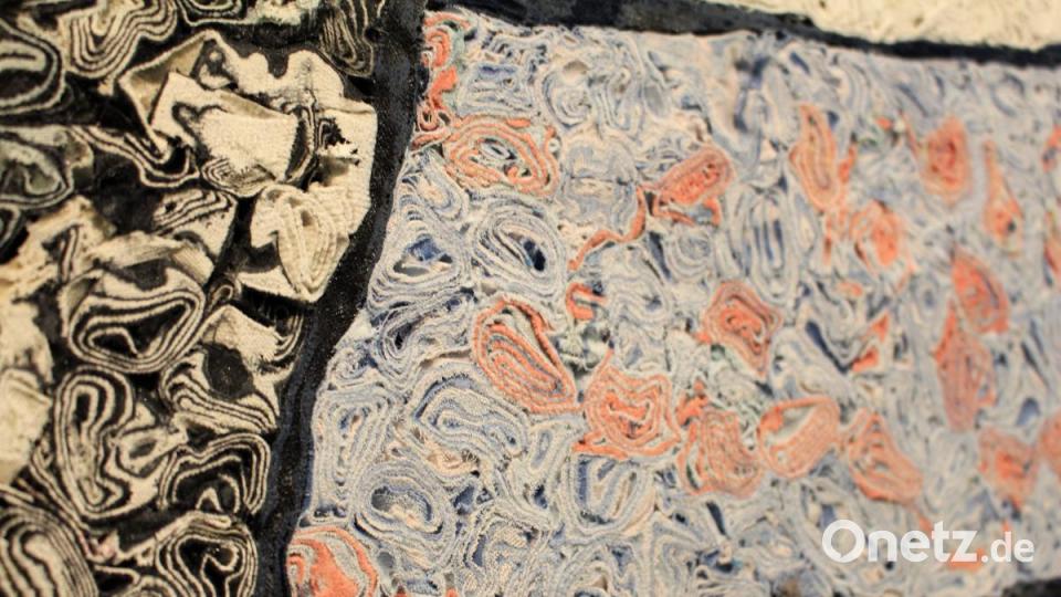 Textilstein in Gemälde verarbeitet, auch nutzbar als Fliesen. Florian Nörl überzeugt über die Grenzen Deutschlands hinaus mit seiner einzigartigen Erfindung. Bild: Dagmar Williamson, dwi