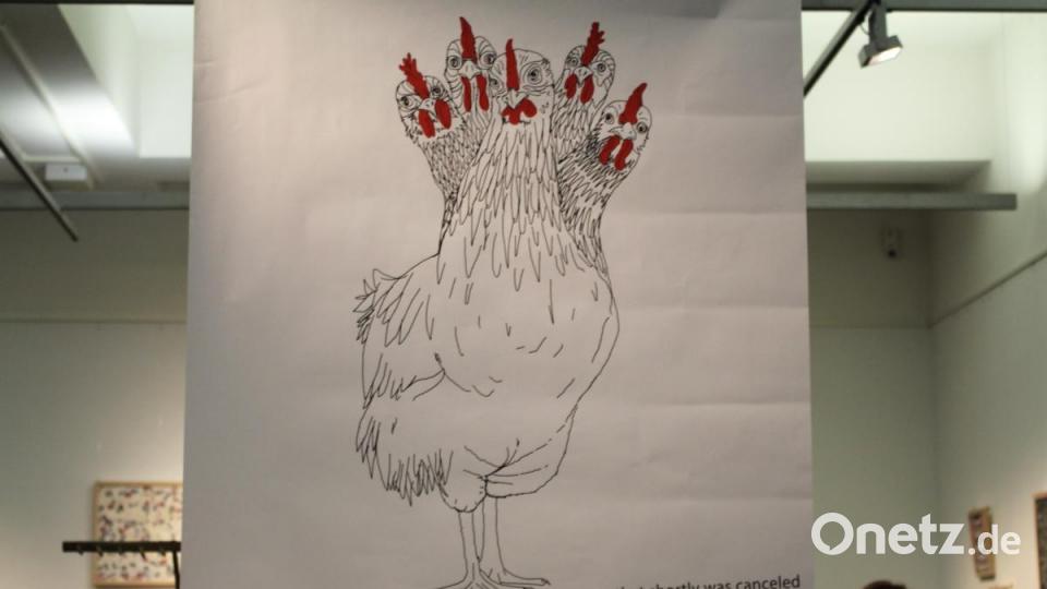 Hühnerhydra von Jonas Beutlhauser hängt als seltener Anblick in der Alten Feuerwache. Bild: Dagmar Williamson, dwi