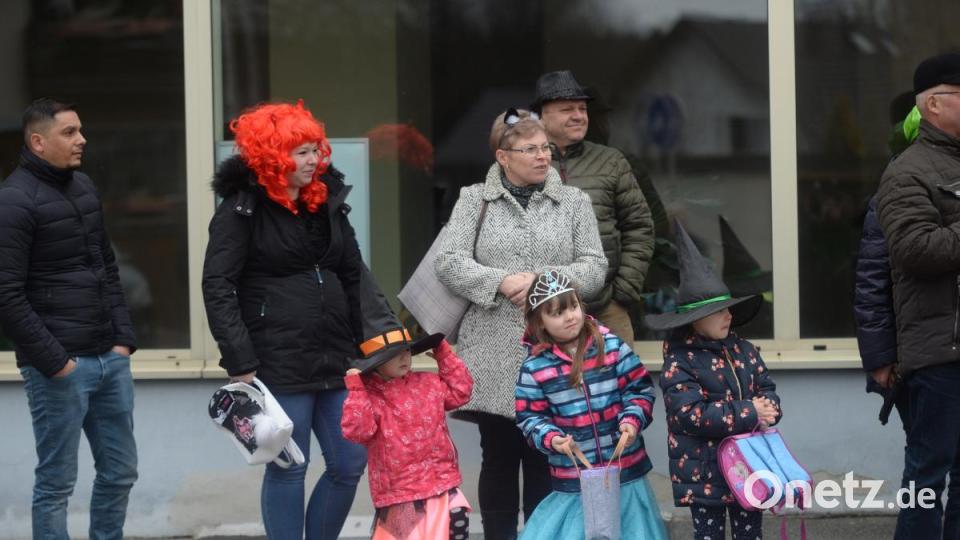 Die kleinen Hexen warten. Bild: brü