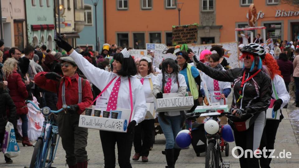 Ein Radlweg-Café muss her, meinen die Linedancerinnen aus Tirschenreuth. Bild: kro