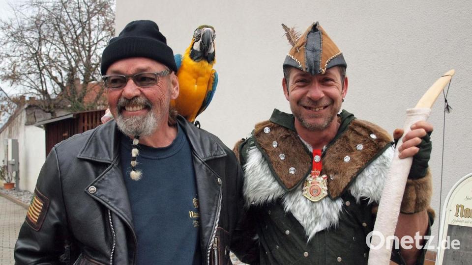 Robin Hood traf sich mit Käptn Hook und Papagei. Bild: sön