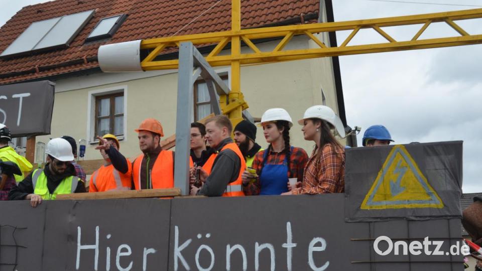 Der Katholische Burschenverein nahm das NOC in Weiden auf die Schippe. Bild: dob