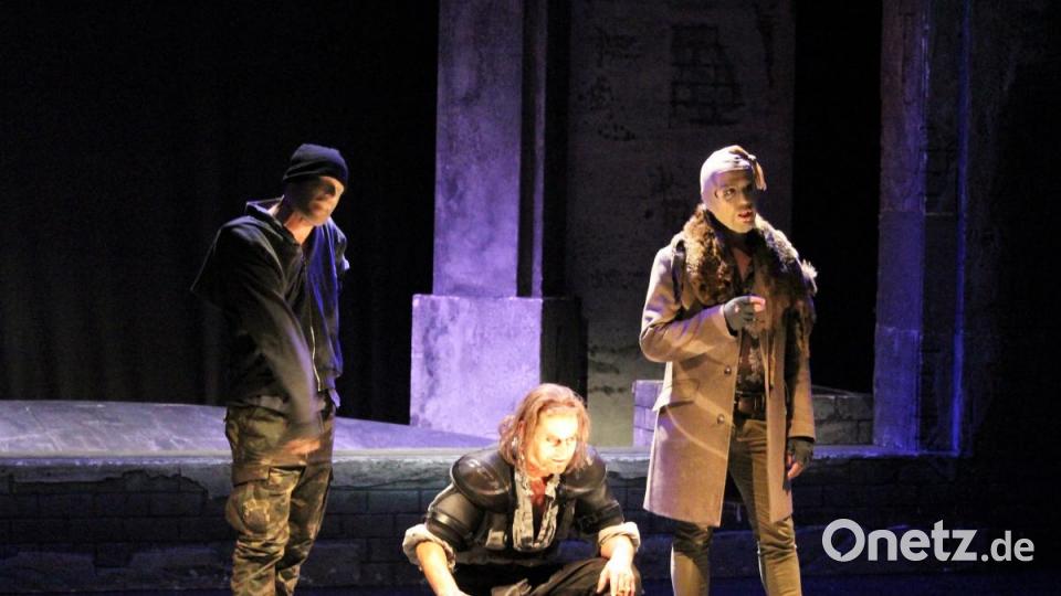 Die Auftragsmörder philosophieren über die Art des Mordes, während Richard seinen düsteren Plan verkündet. Bild: Dagmar Williamson, dwi