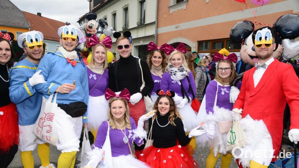 Die Gruppe um das ehemalige Prinzenpaar Christoph I. und Claudia II. hatte sich bei ihren Kostümen an "Disneyland" erinnert. Bild: bey