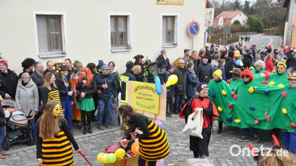 Im Wohngebiet Breite Wiesen ist längst Platz für Blumenwiesen und Bienen. Bild: dob