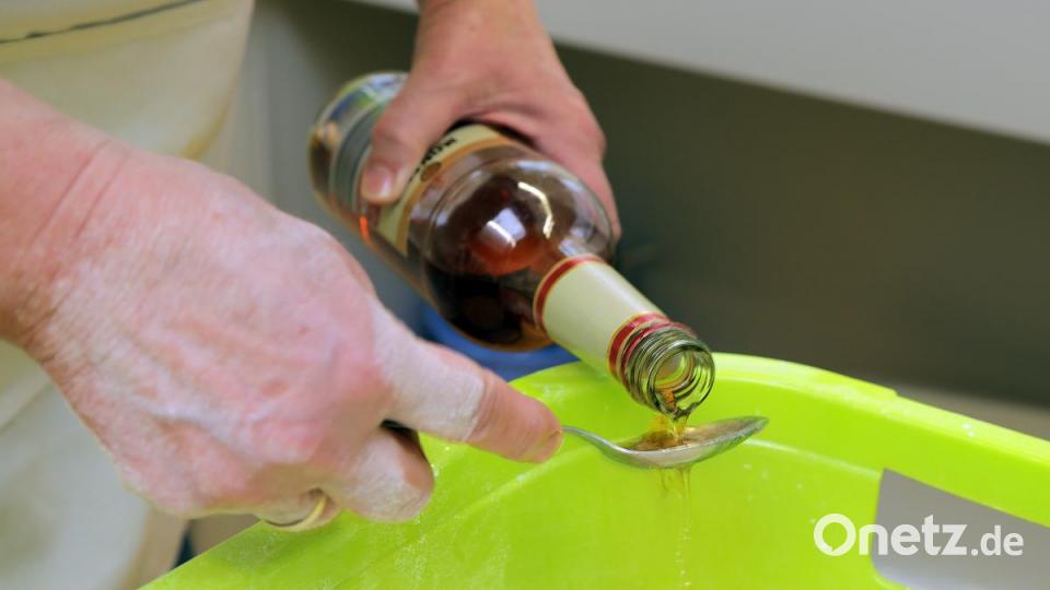 Rum gehört in den Hefeteig, er hebt ihn. Bild: Wolfgang Steinbacher