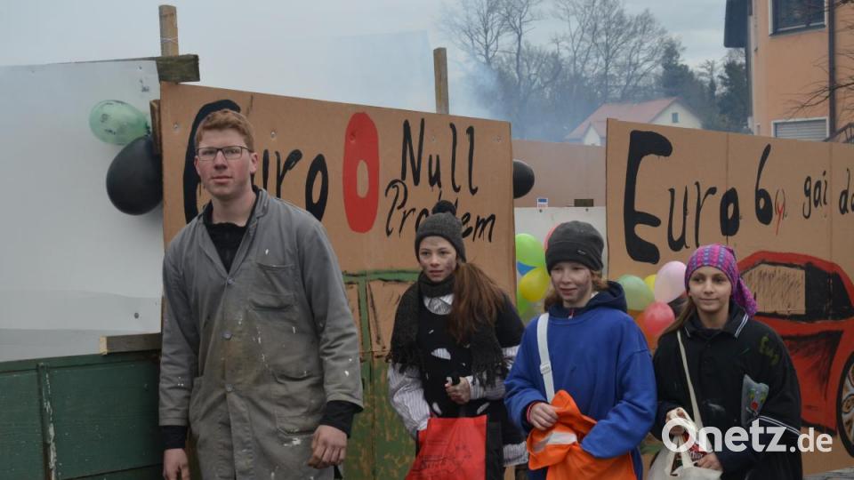 Für die Musikanten der Jugendkapelle Roggenstein war der Diesel-Skandal Thema für Fasching. Bild: dob