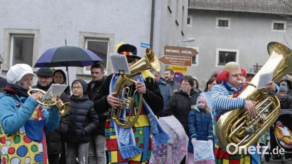 Die „Fosnat-Kapöln“ spielte erfolgreich gegen das schlechte Wetter an. Bild: gjb