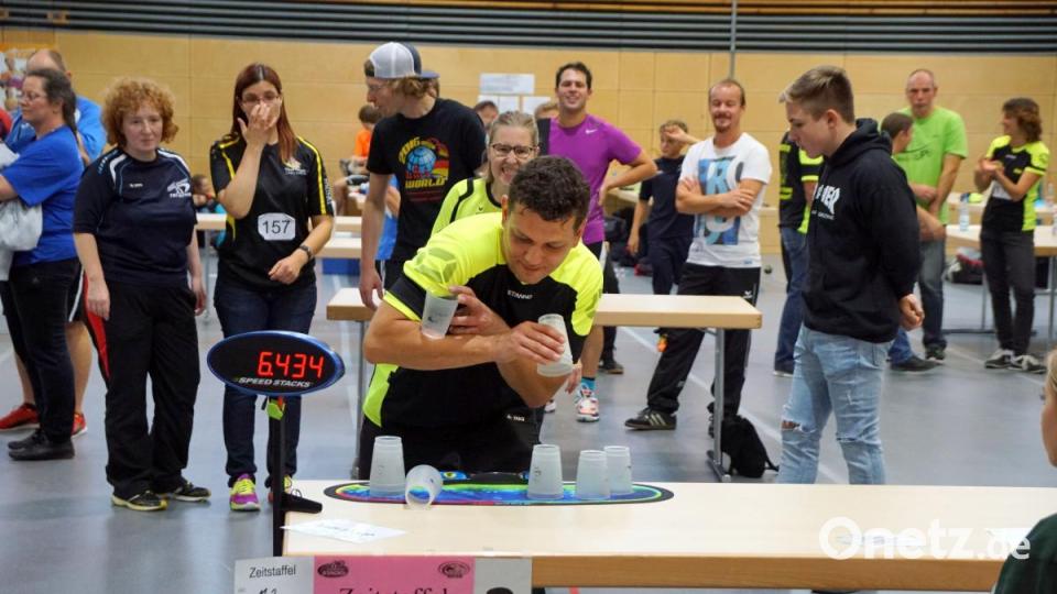 Szene aus der Bayerischen Meisterschaft 2016 in der Sportarena. Verbissen wird um jede tausendstel Sekunde gekämpft Bild: bkr