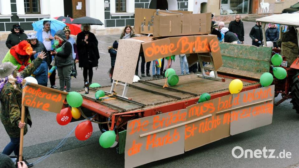 Und wenn die marode Lauterachbrücke einstürzt? Dann nehmen die Hohenburger einfach die Lauterachfähre. Bild: gf