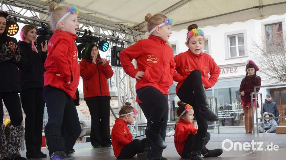 Die Purzelgarde bei ihrem Tanz-Einsatz. Bild: Gabi Schönberger