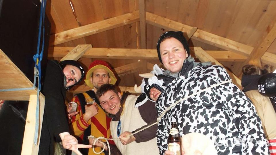 Die Landjugend lässt sich den Spaß nicht verregnen. Bild: e