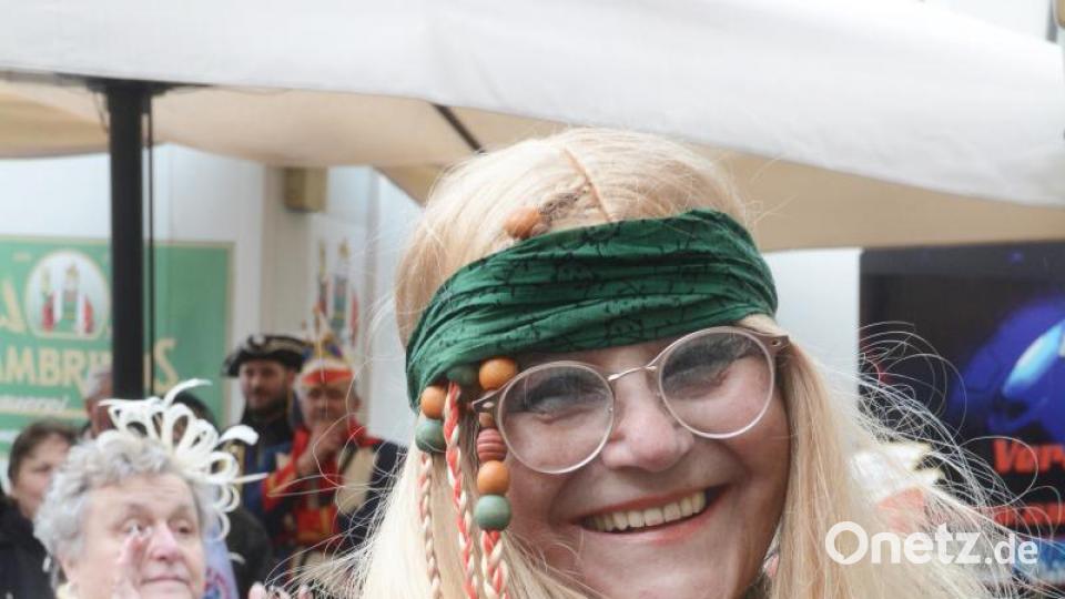 Faschingstreiben vor dem Alten Rathaus Bild: Gabi Schönberger