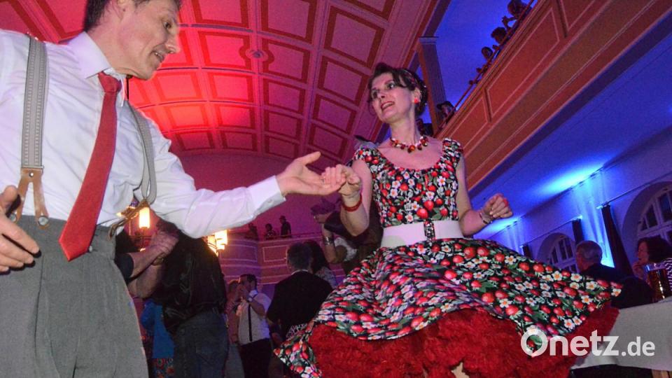 Viele 60s-Fans schwingen das Tanzbein bei der Revival Party. Bild: Kunz