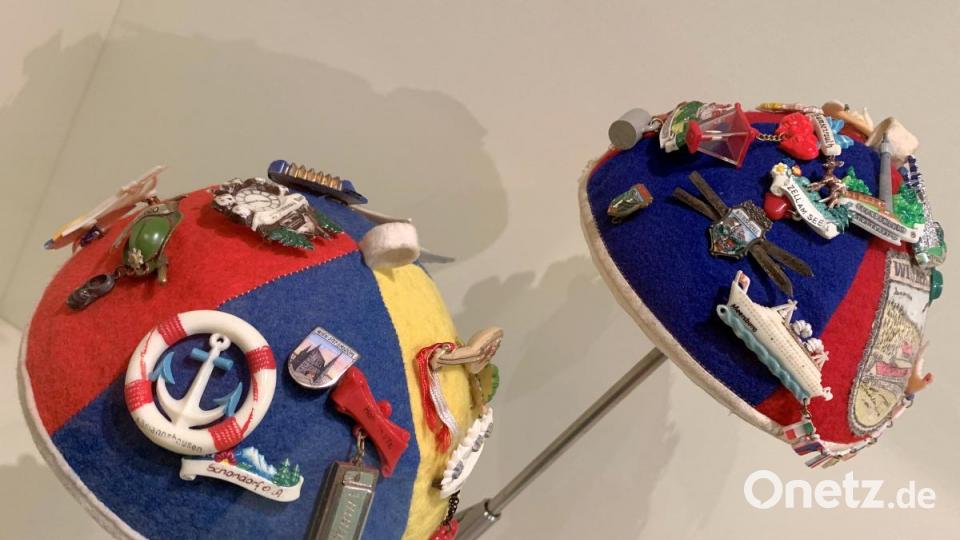 Souvenirkäppchen waren bei Wanderern sehr beliebt und legen Zeugnis ab vom zunehmenden Wohlstand in den Jahren des Wirtschaftswunders, als Geld für Andenken übrig war. Bild: gük