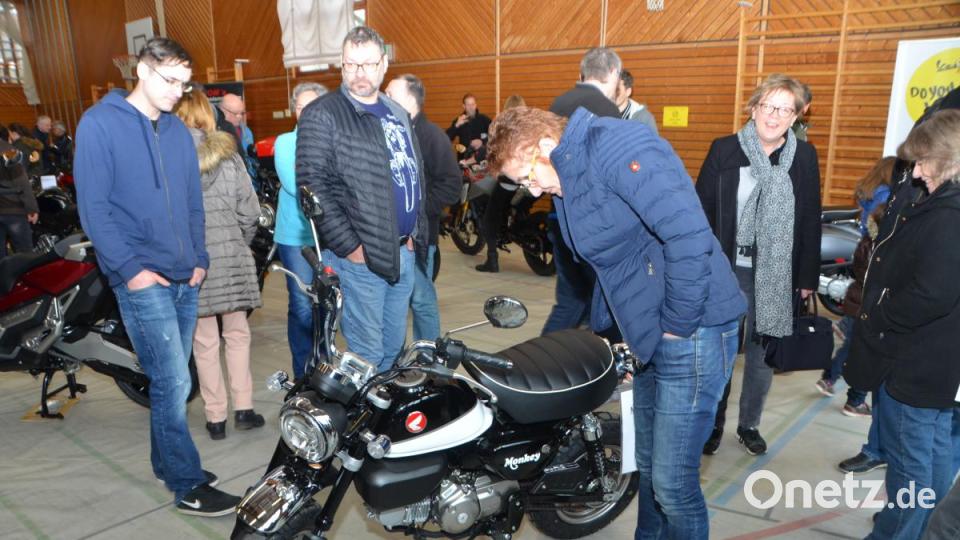 Die Motorradausstellung in der Dreifachturnhalles des Motorradclubs Vohenstrauß (MCV) war wieder ein Riesenerfolg. Bild: dob