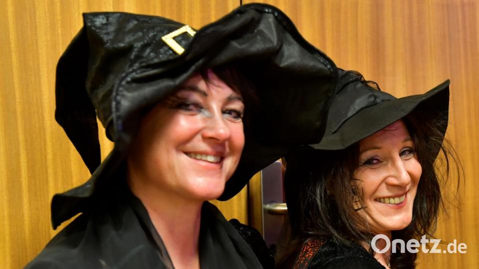 Die Assistentinnen der Scharfrichter-Hexe hatten sichtlich ihren Spaß beim extravaganten Auftritt. Bild: zig