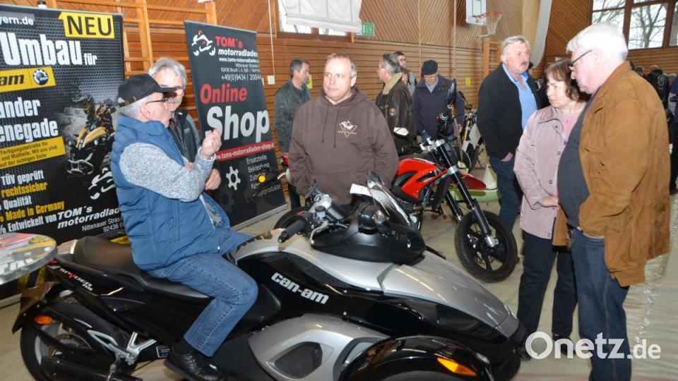 Die Motorradausstellung in der Dreifachturnhalles des Motorradclubs Vohenstrauß (MCV) war wieder ein Riesenerfolg. Bild: dob