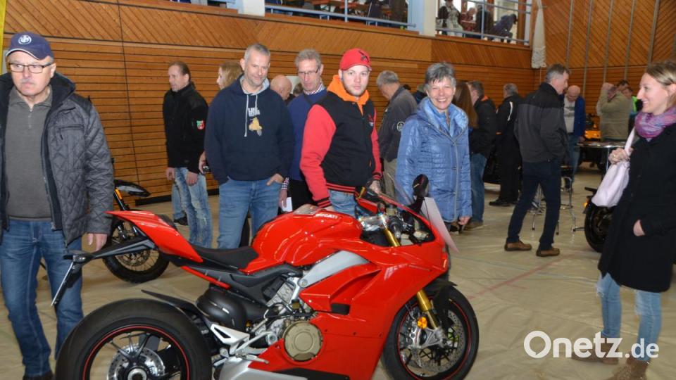 Die Motorradausstellung in der Dreifachturnhalles des Motorradclubs Vohenstrauß (MCV) war wieder ein Riesenerfolg. Bild: dob