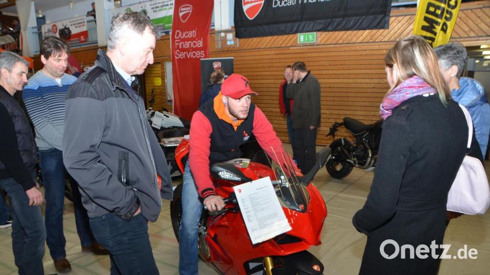 Die Motorradausstellung in der Dreifachturnhalles des Motorradclubs Vohenstrauß (MCV) war wieder ein Riesenerfolg. Bild: dob