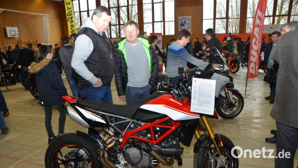 Die Motorradausstellung in der Dreifachturnhalles des Motorradclubs Vohenstrauß (MCV) war wieder ein Riesenerfolg. Bild: dob