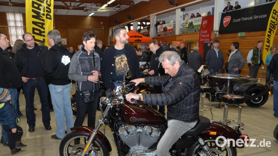 Pensionist Anton Bäuml fühlt sich auf der Harley Davidson richtig wohl. Bild: dob
