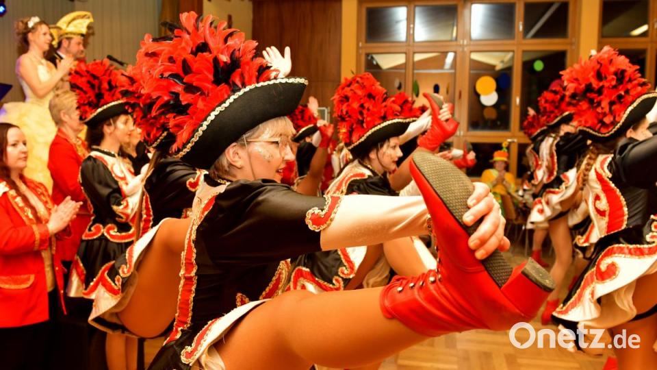 Die Prinzengarde beim letzten Gardetanz des diesjährigen Faschings. Bild: zig