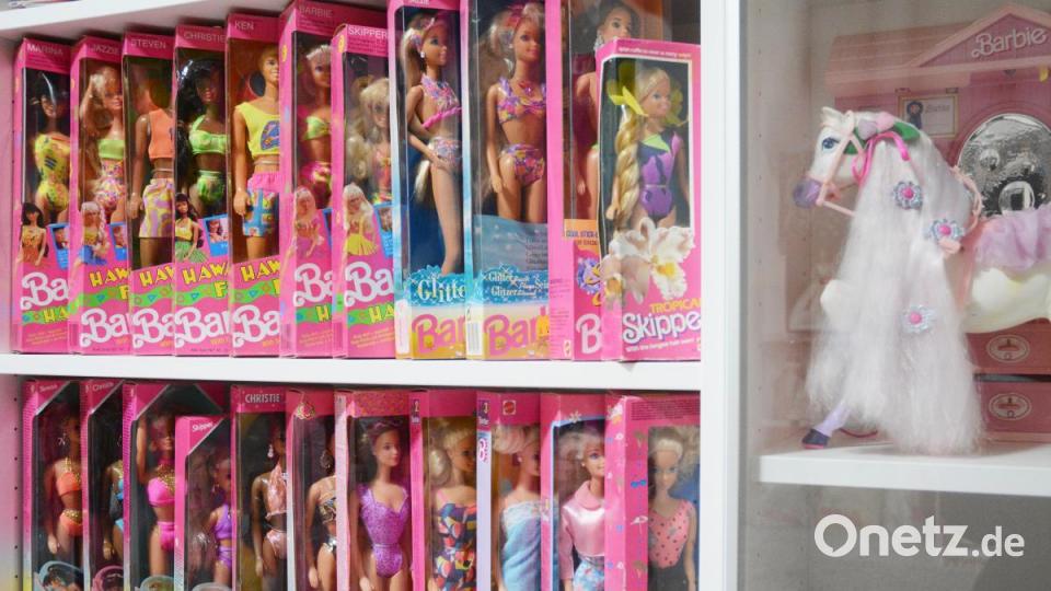Über 1500 Barbies sind im Besitz von Melanie Korsche. Dabei hat ihre Sammelleidenschaft erst im Erwachsenenalter begonnen. Bild: Gabi Schönberger