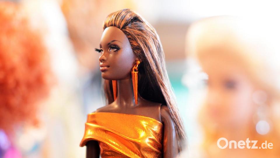 Über 1500 Barbies sind im Besitz von Melanie Korsche. Dabei hat ihre Sammelleidenschaft erst im Erwachsenenalter begonnen. Bild: Gabi Schönberger