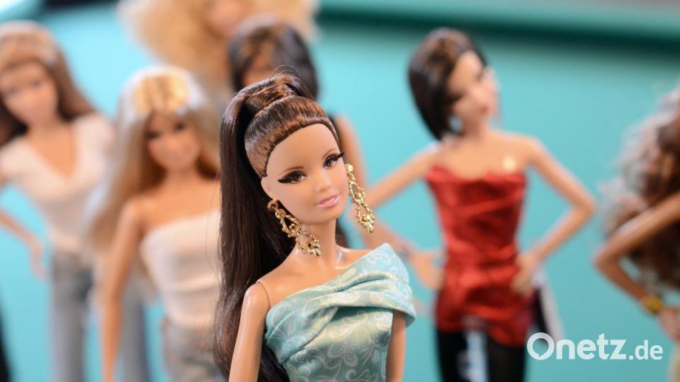 Über 1500 Barbies sind im Besitz von Melanie Korsche. Dabei hat ihre Sammelleidenschaft erst im Erwachsenenalter begonnen. Bild: Gabi Schönberger