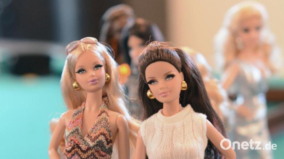 Über 1500 Barbies sind im Besitz von Melanie Korsche. Dabei hat ihre Sammelleidenschaft erst im Erwachsenenalter begonnen. Bild: Gabi Schönberger