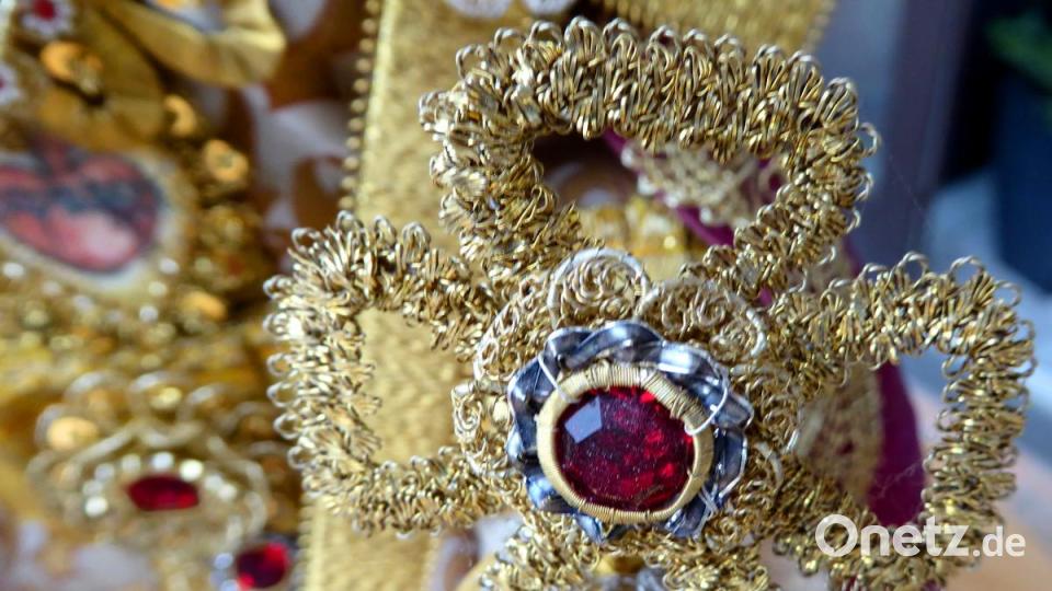 Kleine Kostbarkeiten sind ab 18. März im Steinstadl in Parkstein in der Ausstellung "Filigrane Klosterarbeiten" zu bewundern. Bild: fsb