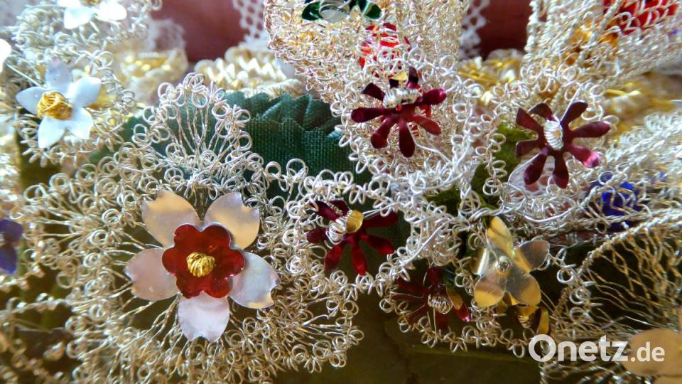 Kleine Kostbarkeiten sind ab 18. März im Steinstadl in Parkstein in der Ausstellung "Filigrane Klosterarbeiten" zu bewundern. Bild: fsb