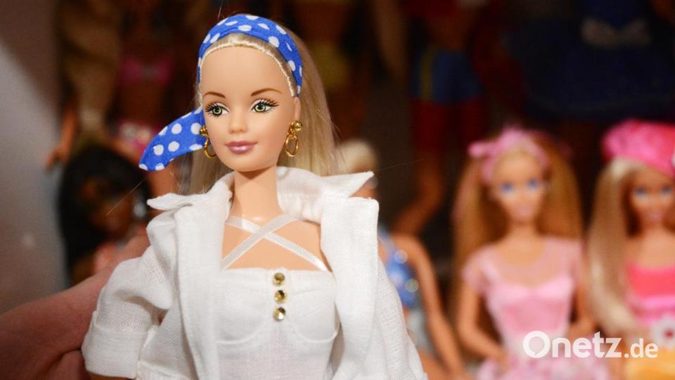 Über 1500 Barbies sind im Besitz von Melanie Korsche. Dabei hat ihre Sammelleidenschaft erst im Erwachsenenalter begonnen. Bild: Gabi Schönberger