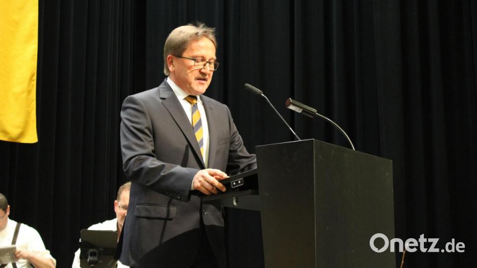 Auch &quot;Hausherr&quot; Bürgermeister Hans Donko spicht ein grußwort und äußert einen Wunsch an den Innenminister. Bild: ckl