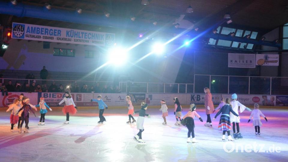 Die Kleinsten mit „1-2-3 im Sauseschritt“. Bild: brü