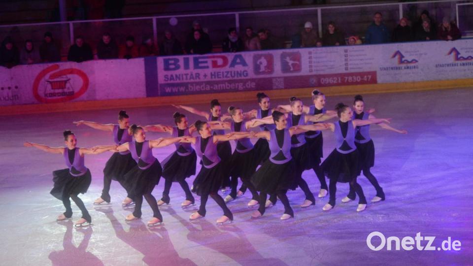 Die „Blue Unicorns“ des EC-Nürnberg auf dem Amberger Eis. Bild: brü