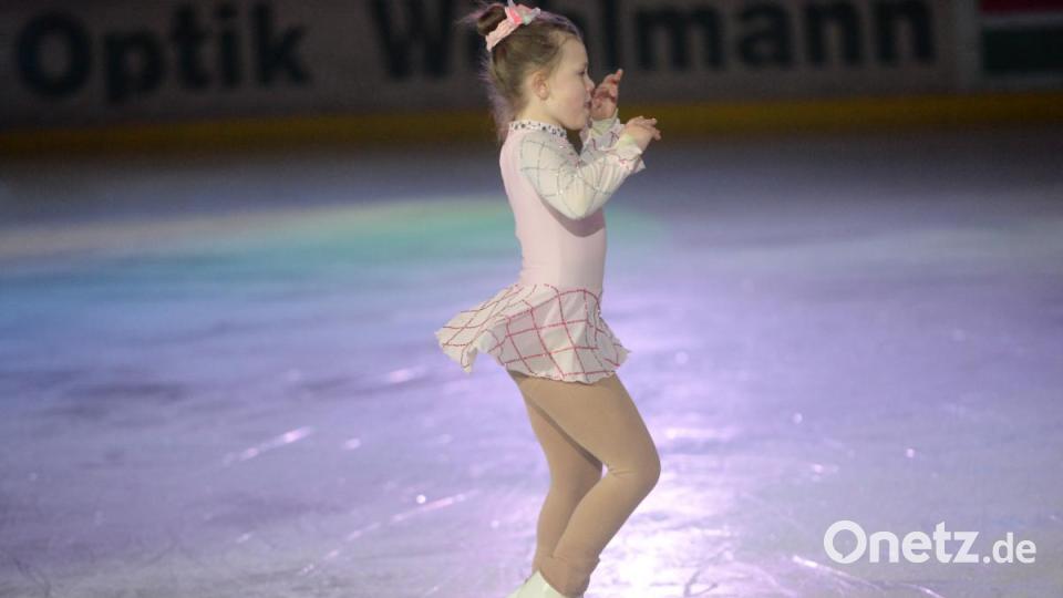 Viktoria Maas präsentiert die Kleine Kür Bild: brü