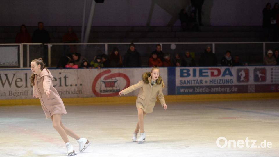 Sofia und Milena Feilpräsentieren Moderner Tanz Bild: brü