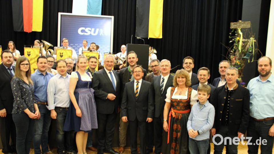 Am Ende der Veranstaltung blieb noch genug Zeit für gemeinsame Fotos, hier mit CSU und JU Erbendorf. Bild: ckl