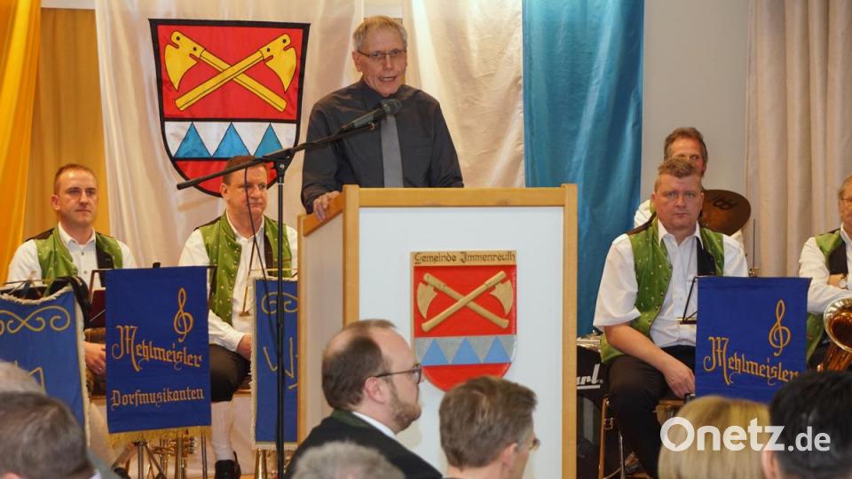 Ortsvorsitzender Lothar Porst begrüßt ein volles Haus Bild: bkr