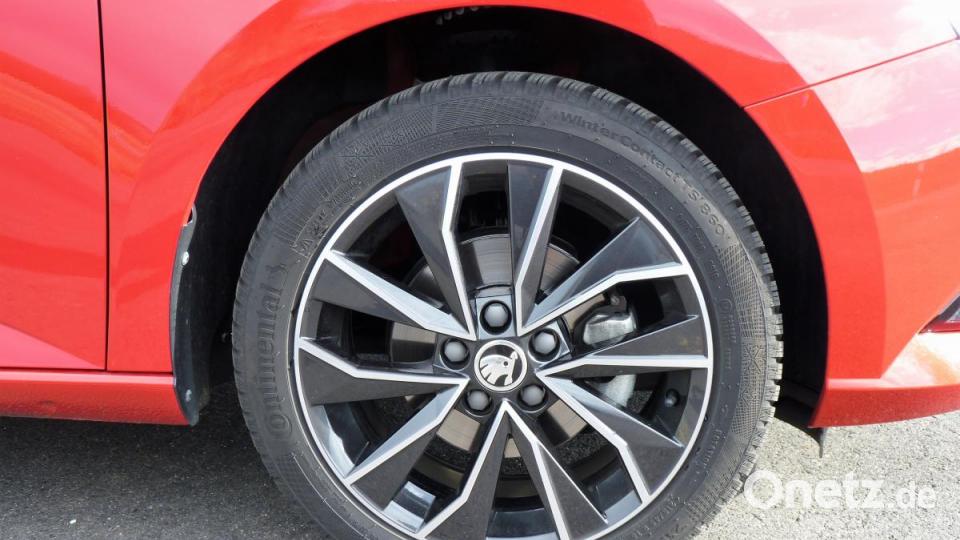 Selbst bei hohen Geschwindigkeiten vermittelt das Fahrwerk ein sicheres Fahrgefühl. Bild: bz