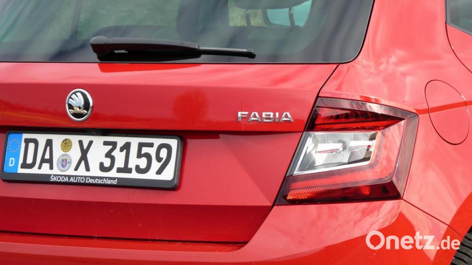 Wie ein schräg liegendes &quot;U&quot;: die Heckleuchten des neuen Skoda. Bild: bz
