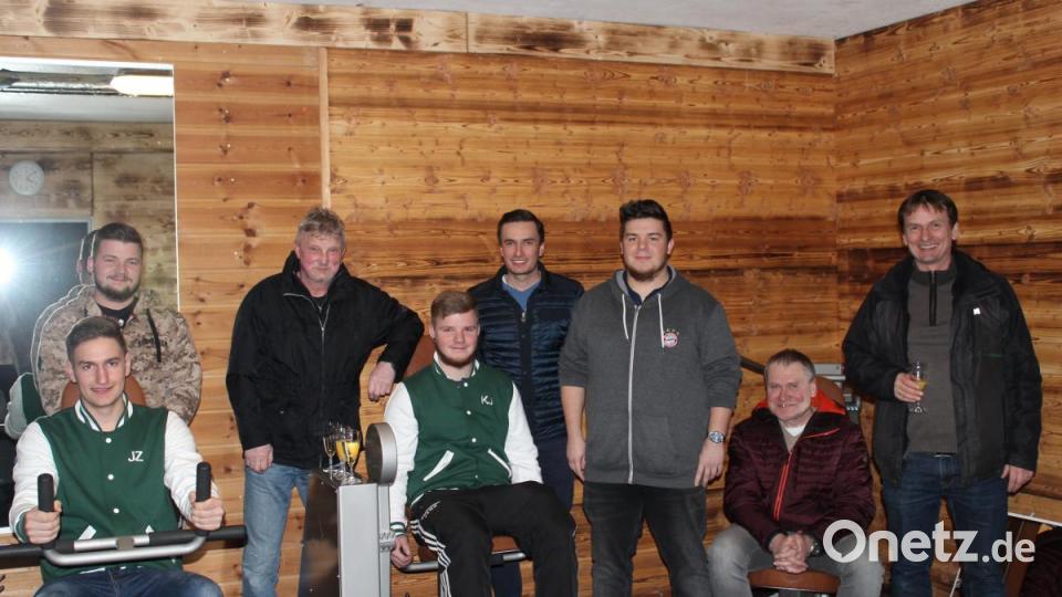 Die fleißigen Helfer und &quot;Antreiber&quot; des Projekts (von links): Stefan Kraus, Johannes Zwerenz (sitzend), Gerhard Kraus, Jürgen Kraus, Martin Zwerenz, Marco König, erster Vorsitzender Markus Fichtner und Günter Zwerenz. Bild: Susanne Forster