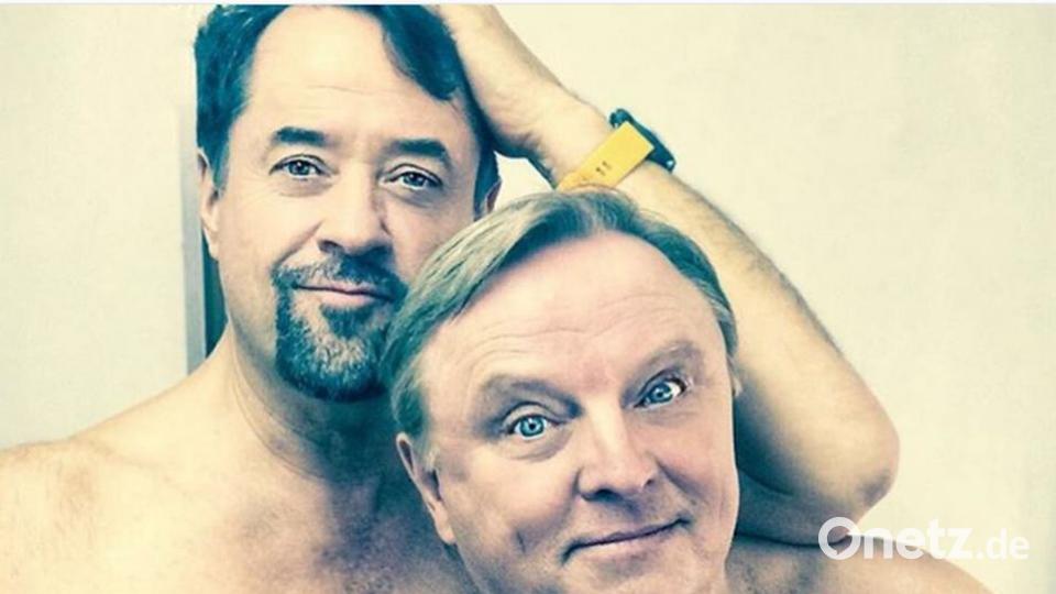 Auch die Schauspieler Jan Josef Liefers (links) und Axel Prahl (bekannt aus dem Tatort) tragen Hartmanns T-Shirts. Bild: exb