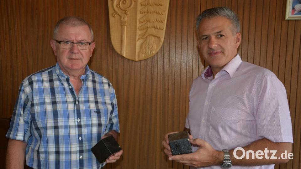 Auch diese zwei CSU-Politiker treten 2020 nicht mehr zur Bürgermeisterwahl an. Der Pechbrunner Gemeindechef Ernst Neumann (links) zieht sich aus Altersgründen zurück. Sein Mitterteicher Kollege Roland Grillmeier strebt nach Höherem. Er will der neue Landrat werden. Bild: jr