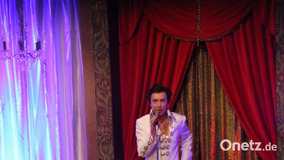 Mit seiner Interpretation von Elvis brachte Armin Stöckl Schwung in die Bude. Bild: kmo