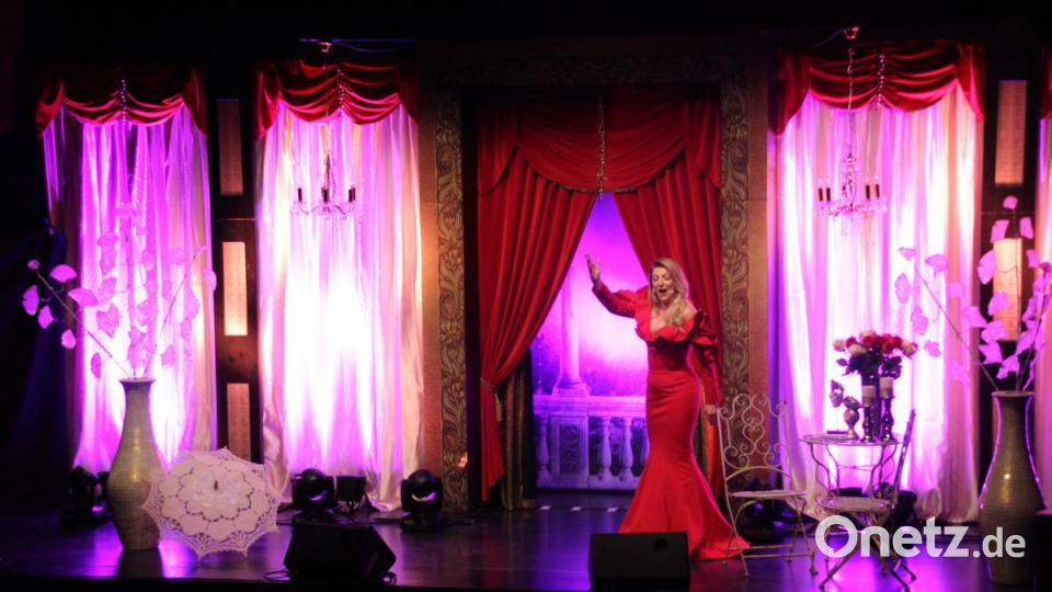 Die amerikanische Sopranistin Janel Frazée überzeugte in einem roten Kleid im Mermaid-Stil und mit ihrer traumhaften Stimme. Bild: kmo