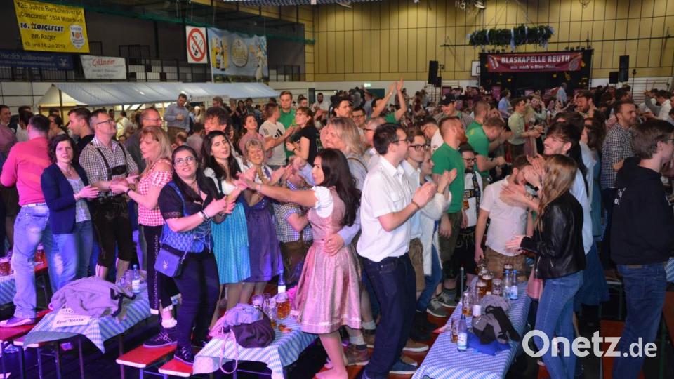 Von Beginn an herrschte beste Stimmung beim 40. Mitterteicher Starkbierfest. Bild: jr